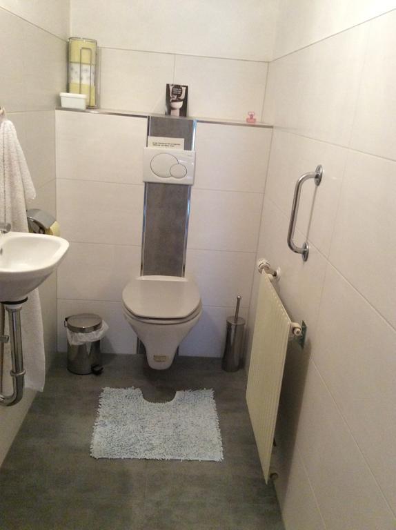 Haus Eder Burgi Hotell Nikolsdorf Rum bild