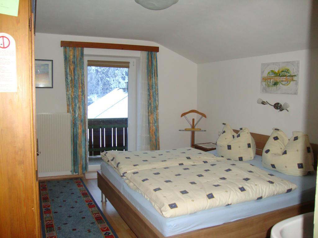 Haus Eder Burgi Hotell Nikolsdorf Rum bild