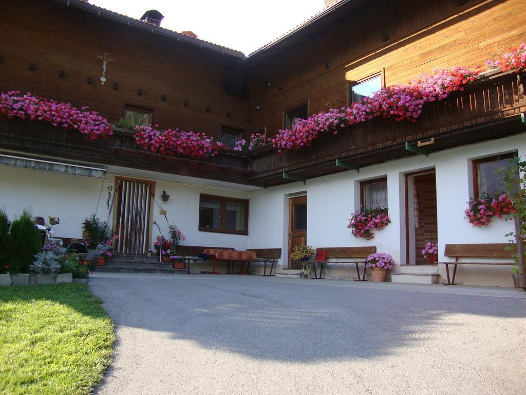 Haus Eder Burgi Hotell Nikolsdorf Exteriör bild