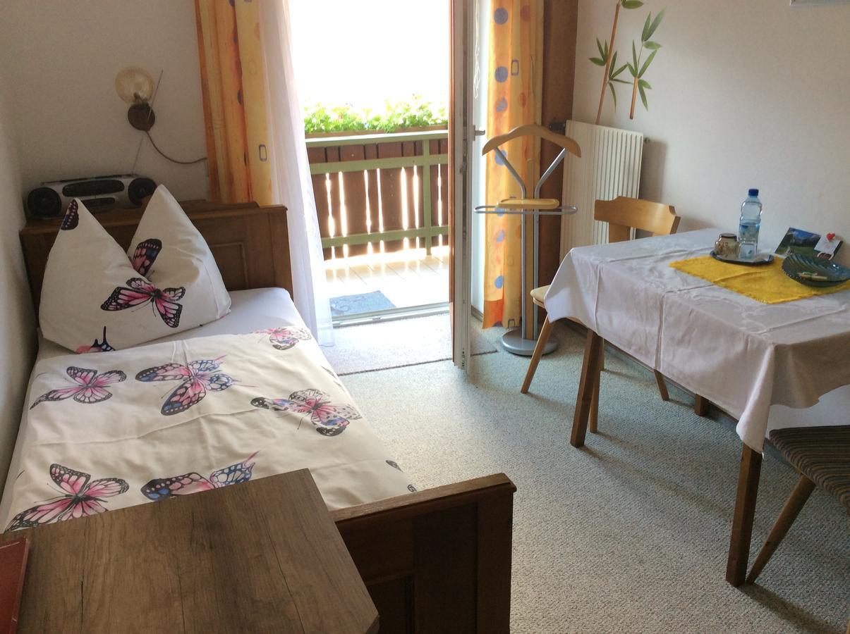 Haus Eder Burgi Hotell Nikolsdorf Rum bild